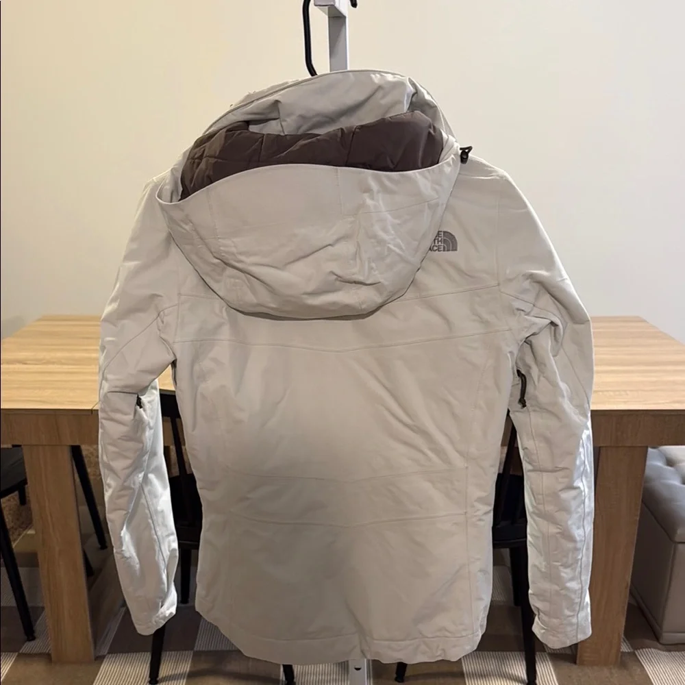 The North Face Cream Ski Jacket with Water-Resistant Design - Picture 2 of 3